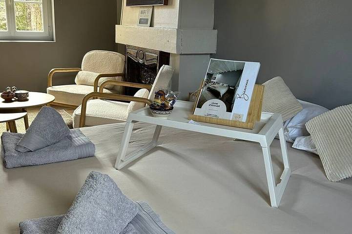 Entire apartment, Spa suite, bohemian ambience & romantic experience in Saumur, Loire Valley