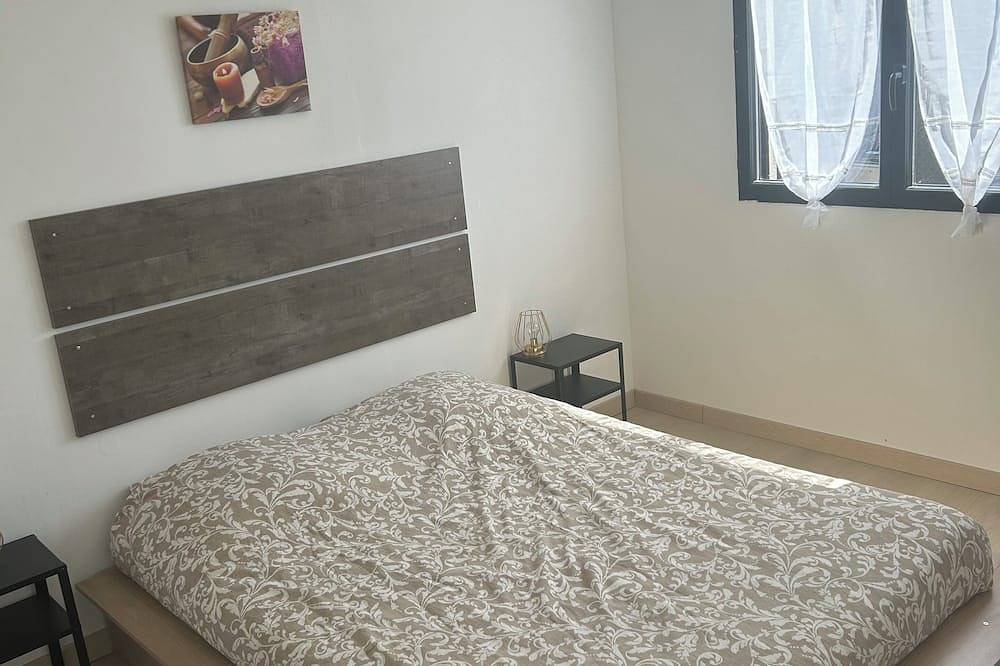 Appartement entier, Charmant logement de vacances avec parking et jardin privatif in Rocbaron, Côte méditerranéenne (France)