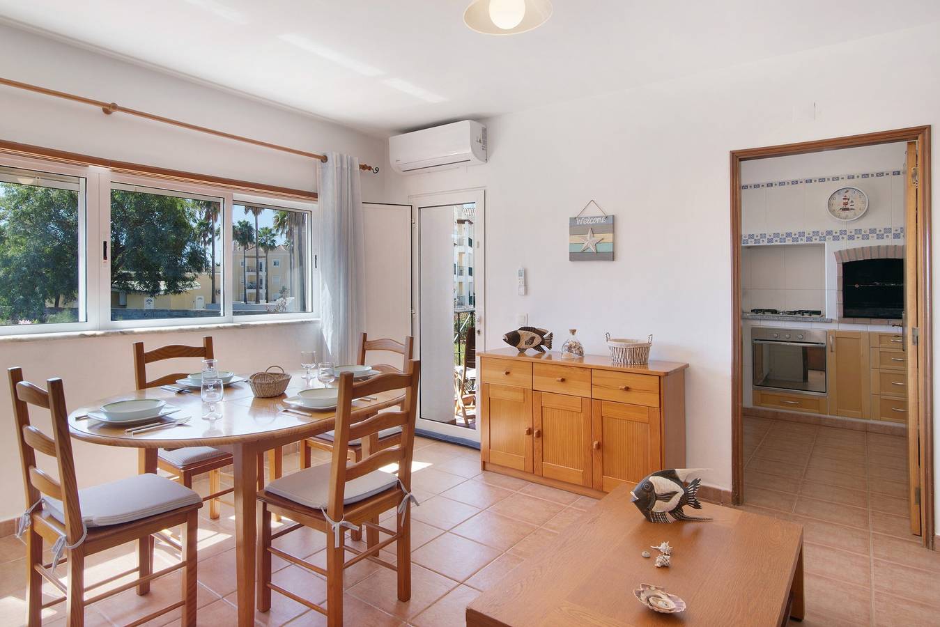 Appartamento intero, Appartamento 'Lota Beach' con balcone e aria condizionata in Praia da Lota, Manta Rota