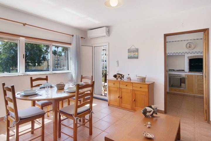 Apartamento entero, Apartamento 'Lota Beach' con balcón y aire acondicionado in Praia da Lota, Vila Nova de Cacela
