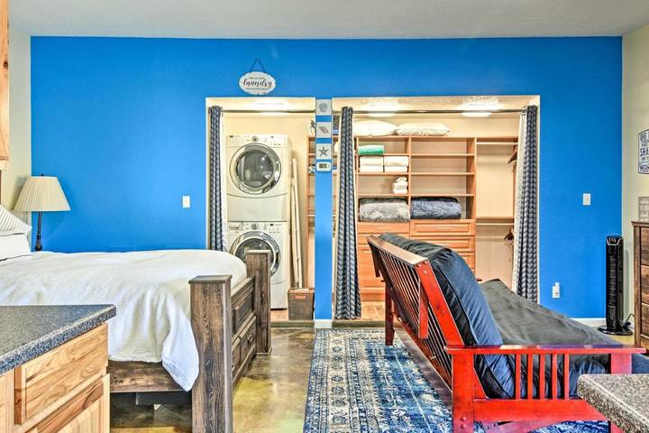 Apartamento para 4 personas, con vistas además de piscina y terraza, Se admiten mascotas en Albuquerque
