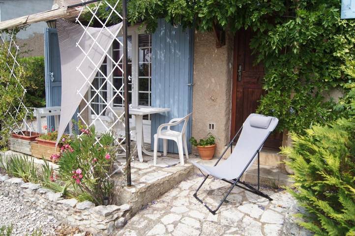 Location de vacances pour 3 personnes, avec Terrasse ainsi que Jardin et Vue à Saint-Étienne-les-Orgues