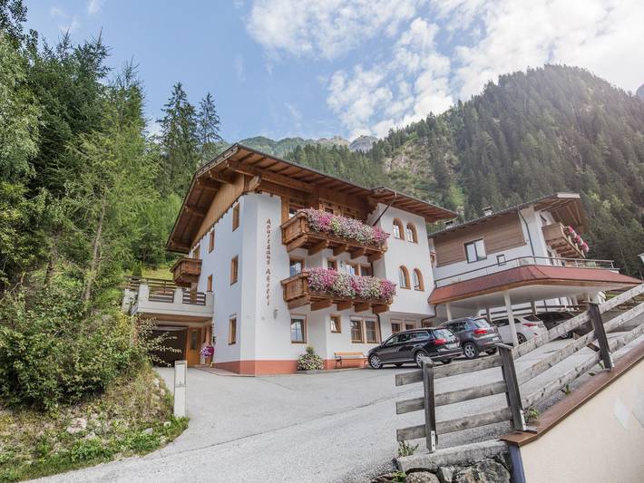 Hütte für 5 Personen, mit Sauna und Terrasse, kinderfreundlich in Neustift im Stubaital