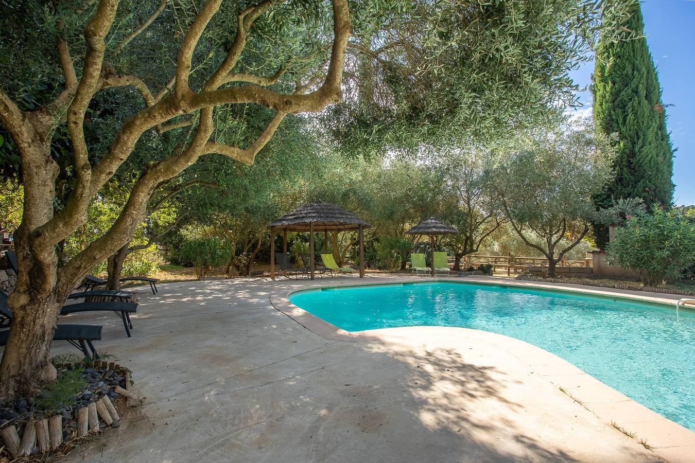 Mobilheim 'Kenya' mit Gemeinschaftspool, Wlan und Klimaanlage in Le Val, Brignoles Region