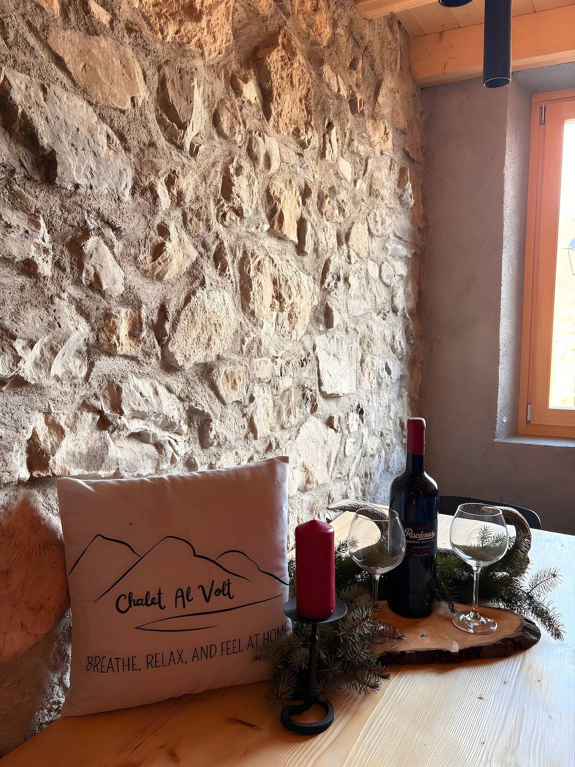 Chalet 'Al Volt' with Mountain View, Private Terrace and Garden in Voiandes, Tremosine