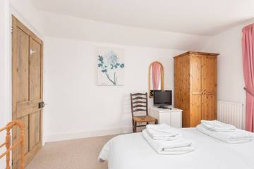 Log Cabin for 8 People in Bude, Cornwall, Photo 3
