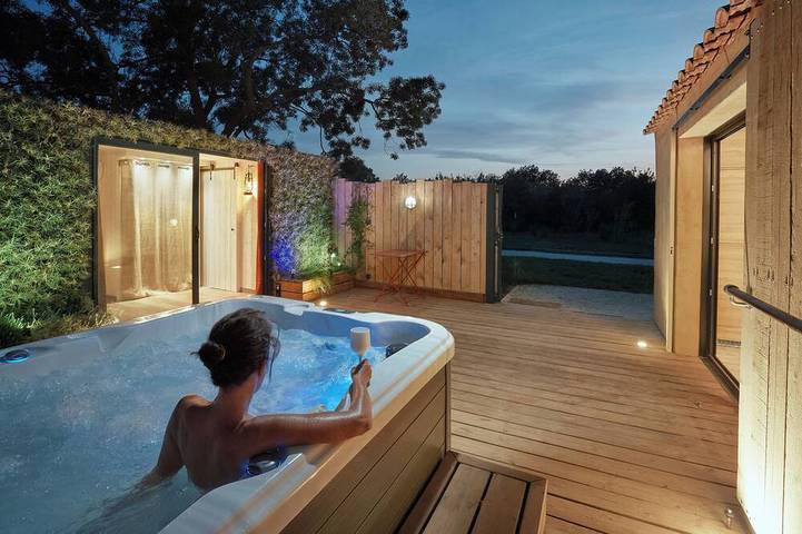Gîte pour 4 personnes, avec Jacuzzi et Jardin
