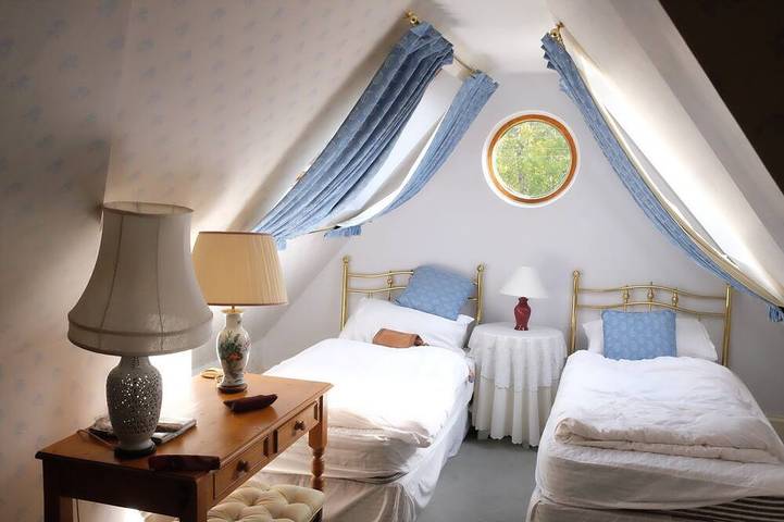 Fabulous house with sun-doors and patio - Large mature garden. Mountain views. in Braemar, Cairngorms National Park