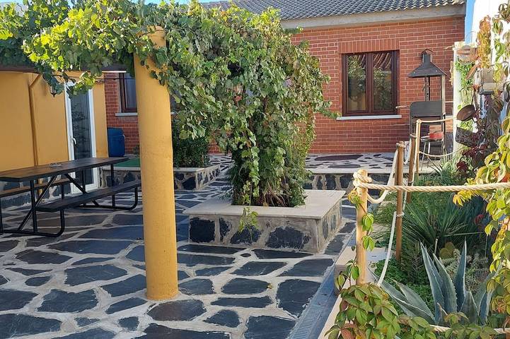 Casa rural para 7 personas, con jardín - 1