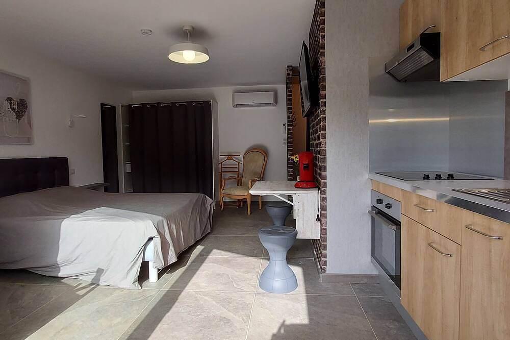 Appartement entier, Corse et Zen  Bulle Zen 25m² 2pers+ Bébé, terrasse Vue sur bois, pleine nature in Taglio-Isolaccio, Arrondissement de Corte