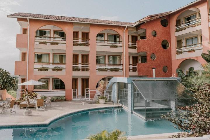 Pousadas para 2 pessoas, com piscina e sauna e ainda jardim em Macaé