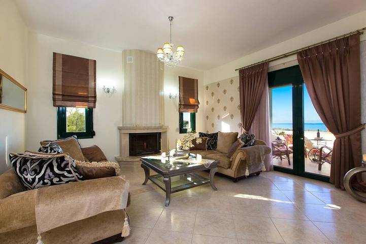 Villa Diamantis! Vue imprenable sur la mer, piscine privée 40m2, 1 km de la plage et des commerces in Région de Réthymnon