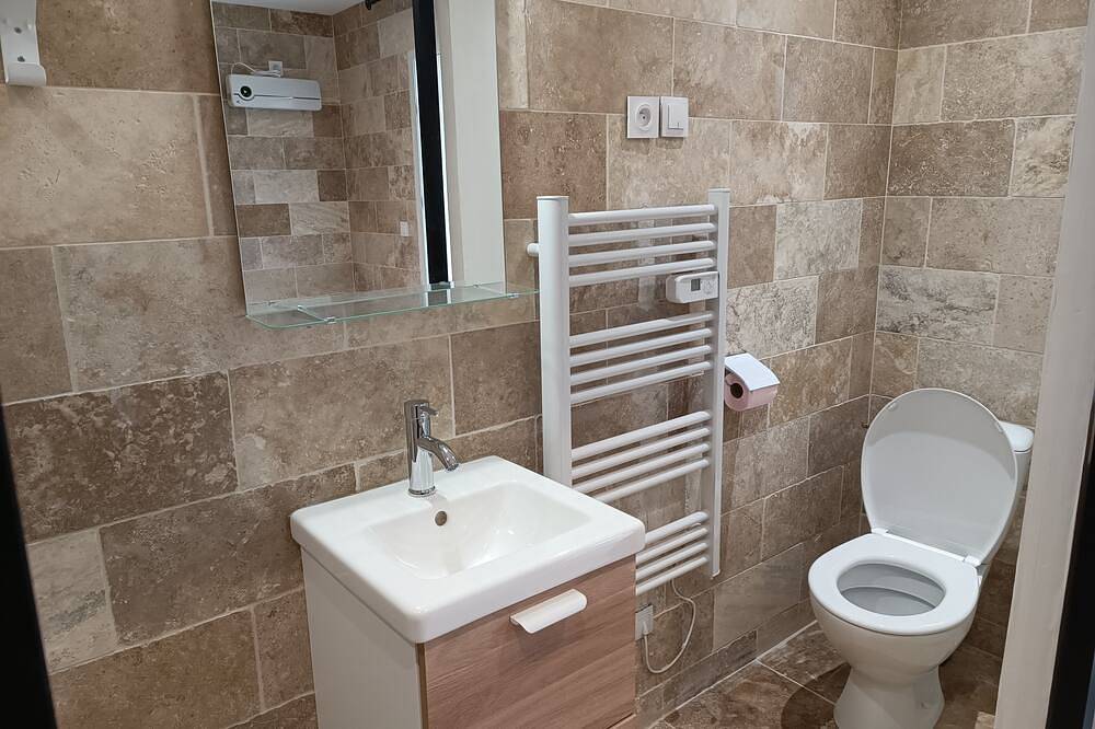 2-person bedroom with shower room and toilet in Saint-Pardon-de-Conques, Langon en omgeving