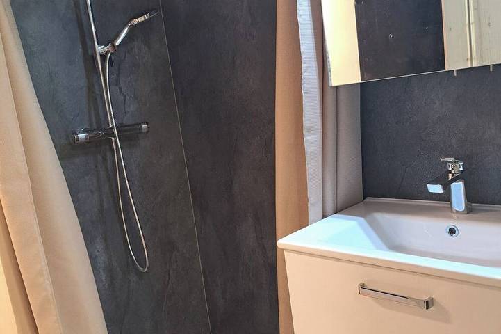 Ganze Wohnung, Kompakte Ferienwohnung (36 m2) in Alleinlage mit Kamin, Terrasse & Bachzugang in Urmannsau, Gaming