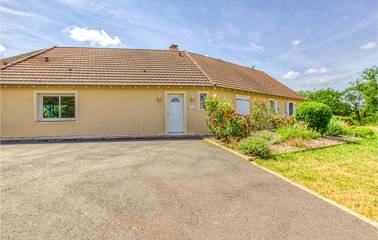 Gîte pour 6 personnes, avec terrasse ainsi que jardin et piscine à Autoire