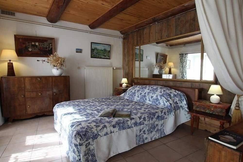 Gîte chaleureux entre festivals, nature et confort avec wifi à Jullianges in Jullianges, Parc Naturel Régional Livradois-Forez