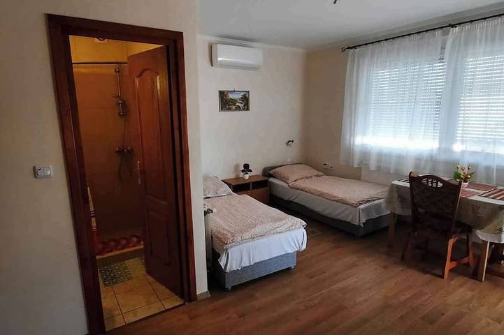 Ganze Wohnung, Ferienwohnung mit Wlan und Klimaanlage in Keszthely, Balaton Region