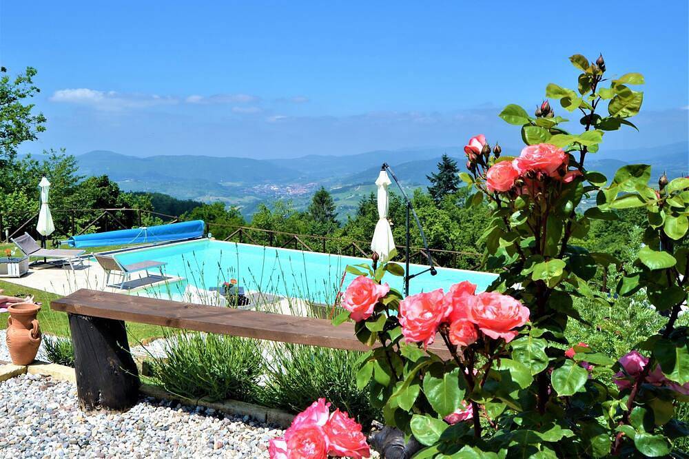 Toskanische Villa mit Infinity-Salzpool und beheiztem Whirlpool mit atemberaubender Aussicht in Pelago, Valdarno