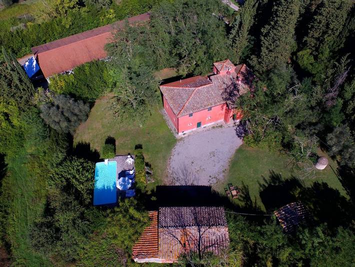 Location de vacances pour 12 personnes, avec jardin ainsi que piscine et balcon, animaux acceptés dans Ghizzano