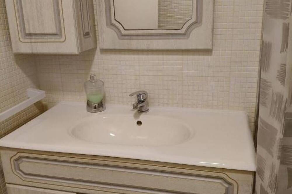 Appartamento intero, Villa Annamaria : Appartamento con 2 Camere da Letto in Montesilvano Marina, Montesilvano