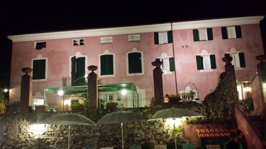 Agriturismo per 13 persone, con terrazza e giardino, con animali domestici in Massarosa