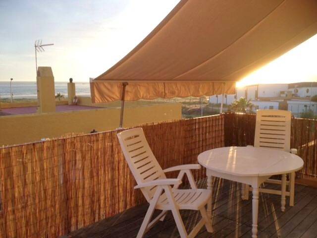 Casa para 7 personas, con piscina además de balcón y vistas en Tarifa