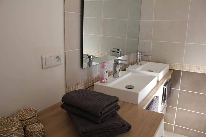 Location de vacances pour 6 personnes, avec Terrasse ainsi que Jardin et Vue à Chaux (Côte-d'Or) - 3