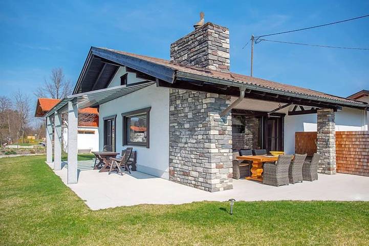 Ferienhaus für 4 Personen, mit Terrasse und Garten