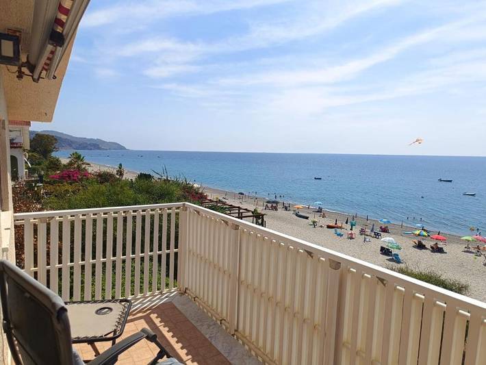 Appartamento per 6 persone, con panorama e balcone in Bova Marina