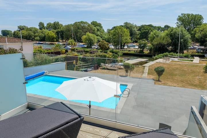 Holiday rental for 5 people, with Terrace and Garden as well as Pool in Christchurch