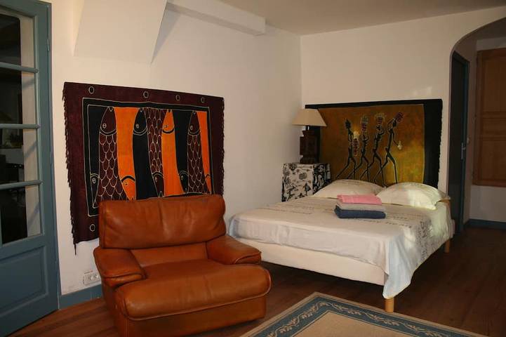 Location de vacances pour 8 personnes, avec terrasse et jardin à Évenos - 2