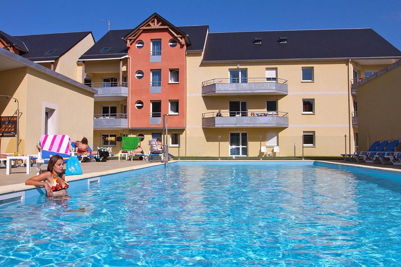 Ganze Wohnung, Ferienwohnung für 2 Personen mit Pool in Saint-Benoît-De-L'aure, Bayeux Und Umgebung