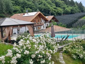 Ferienwohnung für 6 Personen, mit Ausblick und Sauna sowie Pool und Garten, kinderfreundlich in Lana