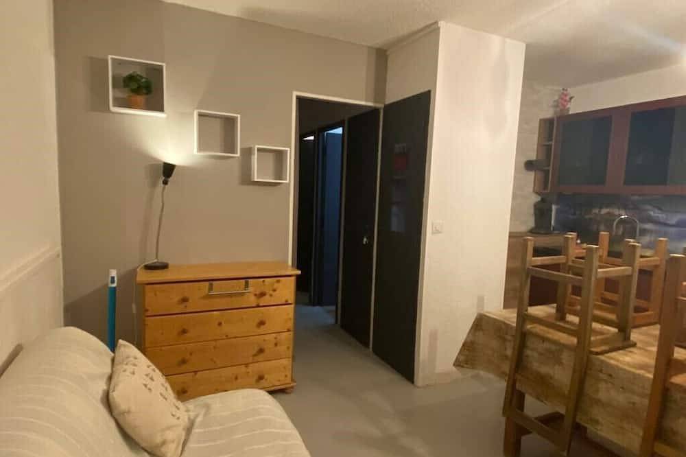 Apartamento entero, 4/6 person studio rental at the foot of the slopes in Saint-Jean-Montclar, Montclar (Francia)