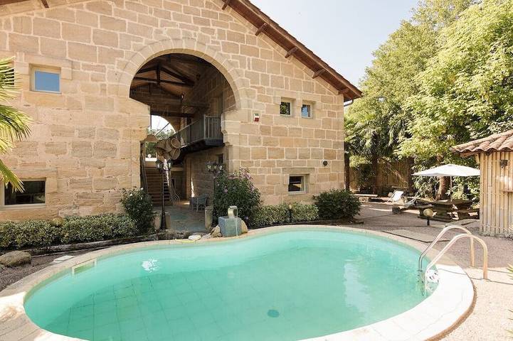 Vakantiehuis voor 7 personen, with tuin and zwembad as well as whirlpool, met huisdier - 1