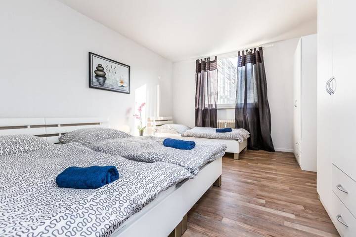 Ferienwohnung für 6 Personen, mit Balkon und Ausblick in Monheim am Rhein