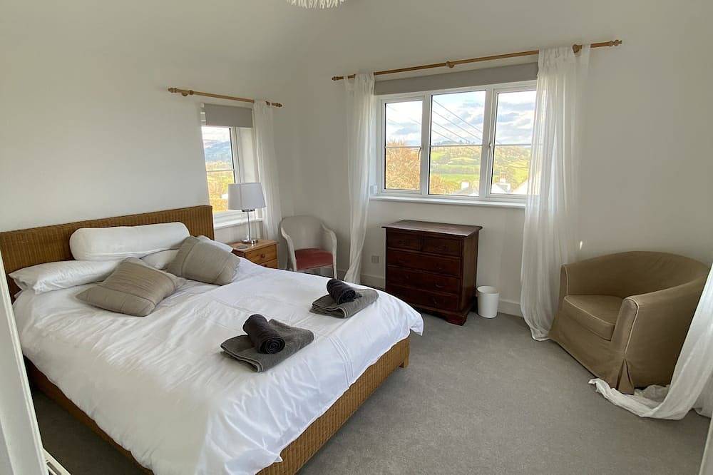 Cottage with sea and countryside views - sleeps 6 in Charmouth, Dorset