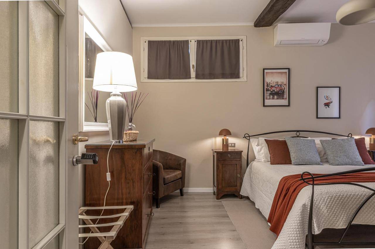 Standard Single Room with Shared Bathroom in Modena, Modena Provinz
