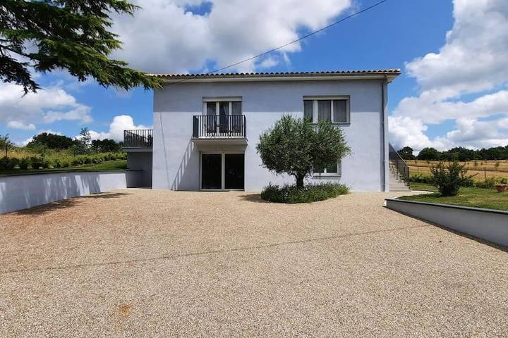 Location de vacances pour 10 personnes, avec jacuzzi et piscine ainsi que sauna et balcon à Saint-Amans-du-Pech - 4