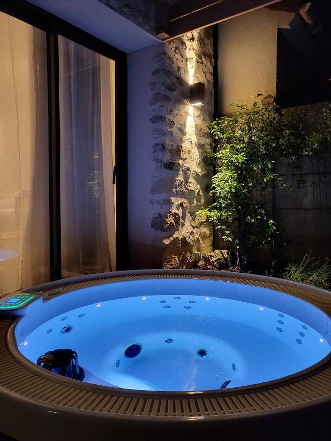 Hôtel pour 2 personnes, avec terrasse ainsi que jardin et jacuzzi