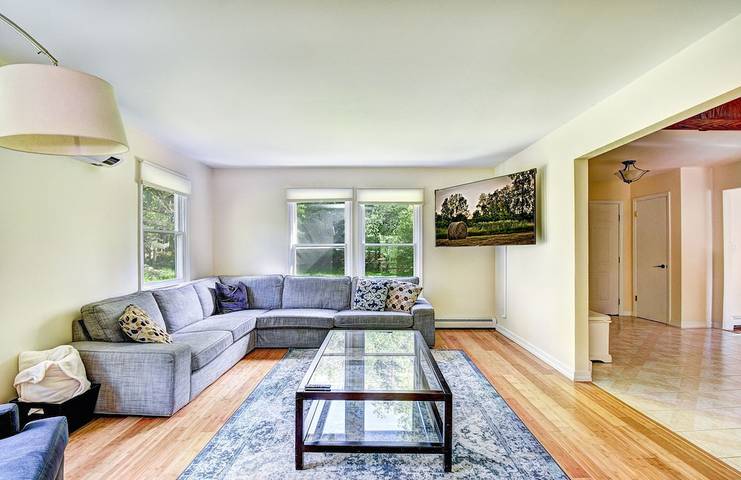 Vacation house for 11 people, with yard and hot tub in Hudson Valley