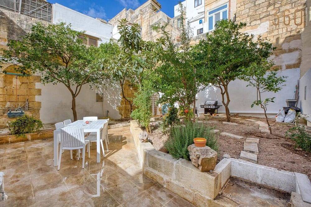 Lovely 4Br Maltese Home with Private Garden & Bbq! in Cospicua, Insel Malta
