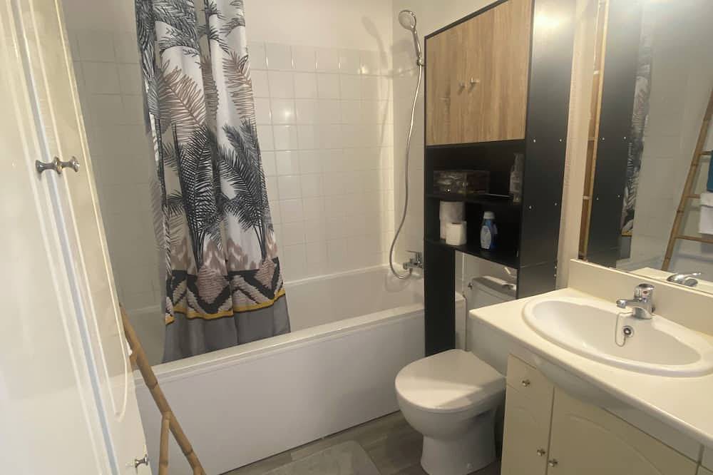 Superb spacious bedroom in Saint-Rémy-en-Rollat, Vichy region
