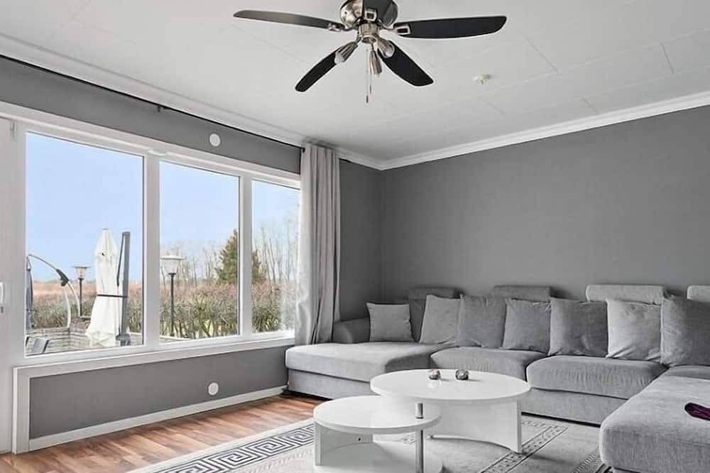 Hus i Trollhättan in Trollhättan, Vänern