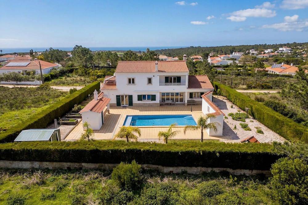 Stilvolles Traumhaus mit beheizbarem 50-Quadratmeter-Pool nahe Arrifana-Strand in Arrifana, Aljezur