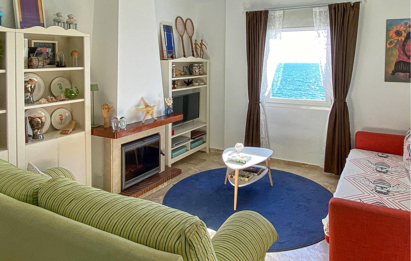 Appartement de vacances entier, Appartement avec vue sur l'eau : Terrasse, TV, Micro-ondes & Plage (2.5km) in Vélez-Málaga, Costa del Sol
