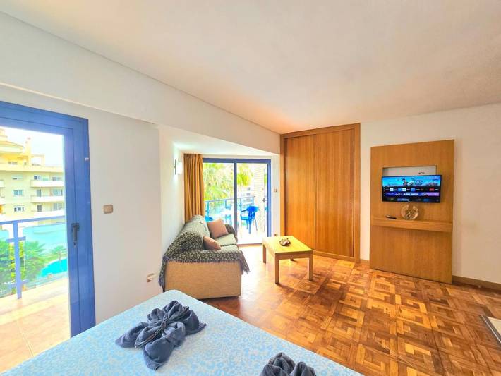 Holiday apartment for 2 people, with Ocean view and Balcony/Terrace as well as Garden and Pool in Benalmádena