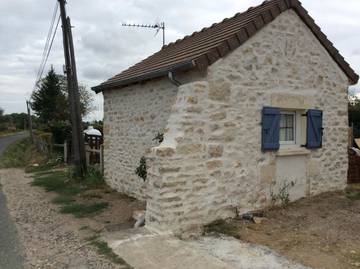 Gîte pour 2 personnes, avec vue ainsi que jardin et terrasse, animaux acceptés à Magny-Cours