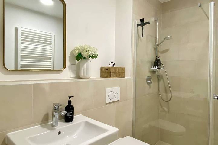 Ganze Wohnung, Luxuriöses 2-Zimmer Apartment,Wlan,Waschmaschine in Schönefeld (Brandenburg), Schönefeld