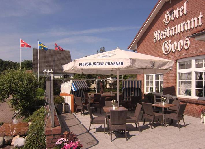 Hotel, mit Terrasse und Garten in Jübek - 2